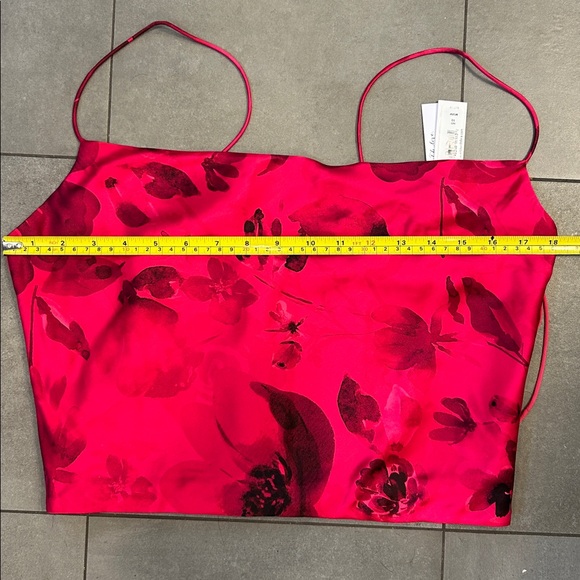 Alice + Olivia Valentina Floral Elasticized Top - Picture 5 of 11